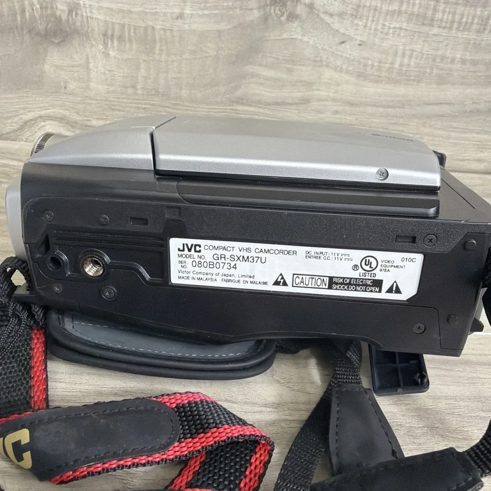 JVC GR-SXM37U S-VHS Camcorder 25x Optical 1000x Digital Zoom Untested